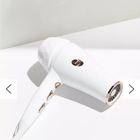 T3 Featherweight Luxe 2i Hair Dryer
NEW in BOX blowdryer & brush included
0207 - Picture 4 of 11